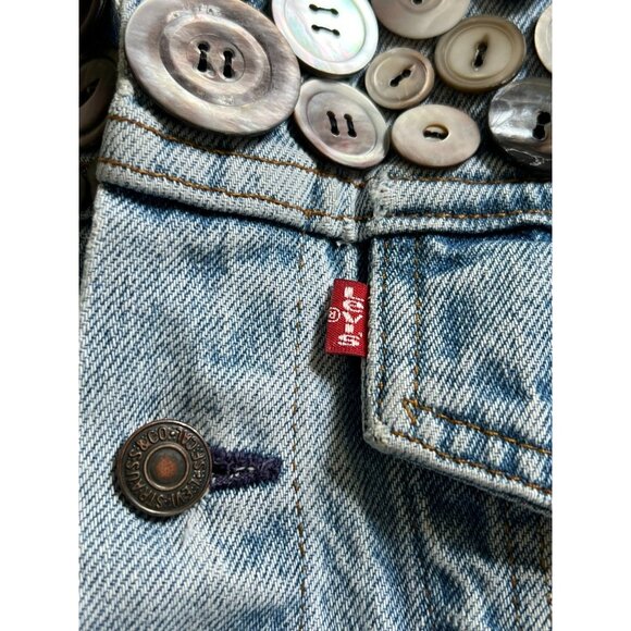 VTG. Levis Womens Denim Jacket Light Blue Buttons Sequin Pockets Long Sleeve - Picture 11 of 12
